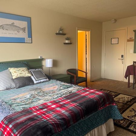 The Kenai Inn Bagian luar foto